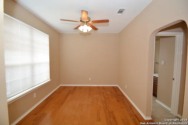 4 bed, 2.5 bath, 2250 sqft, $2,000 — Photo 4