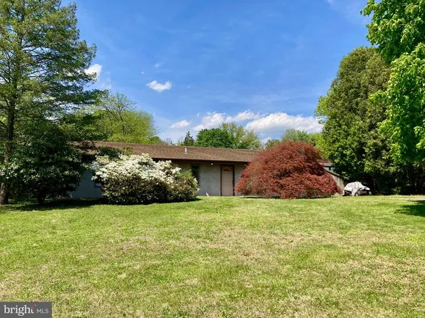 13 Sunrise Dr, Hamburg, PA 19526