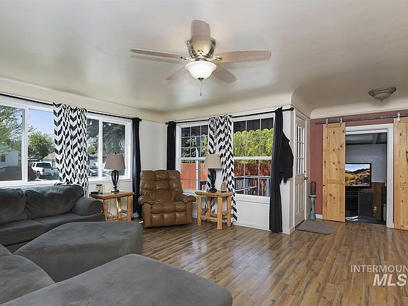 4th image of 1321 E Spruce Ave