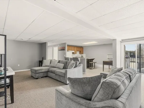 16 Richards Ave APT 306, North Attleboro, MA 02760