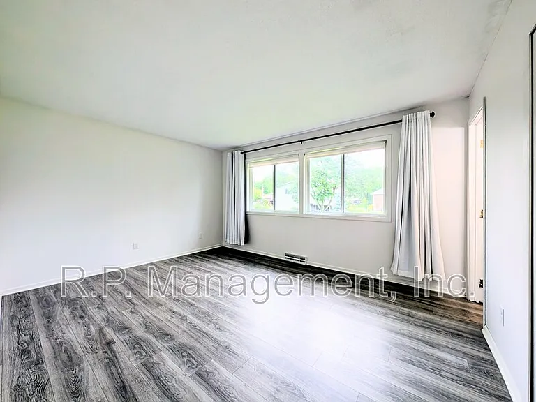 4382 Rosebriar Ave — Photo 8