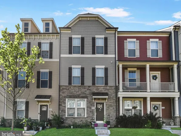 8910 Shady Pines Dr, Frederick, MD 21704