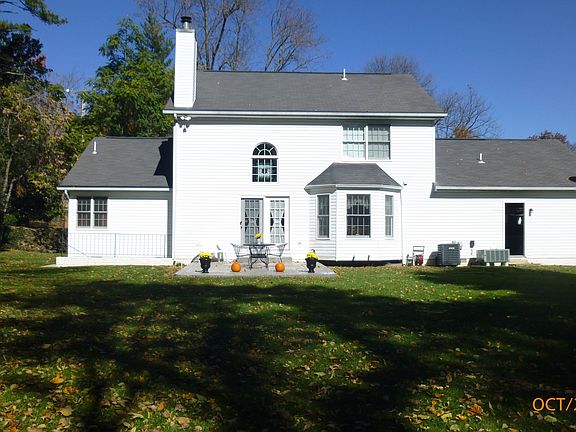 Large backyard, lovely patio