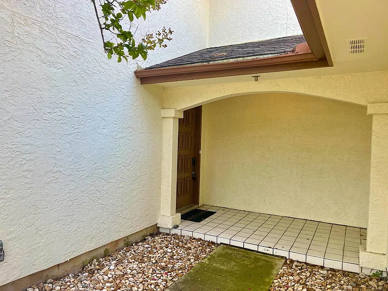 5868 Royal Rdg — Photo 4