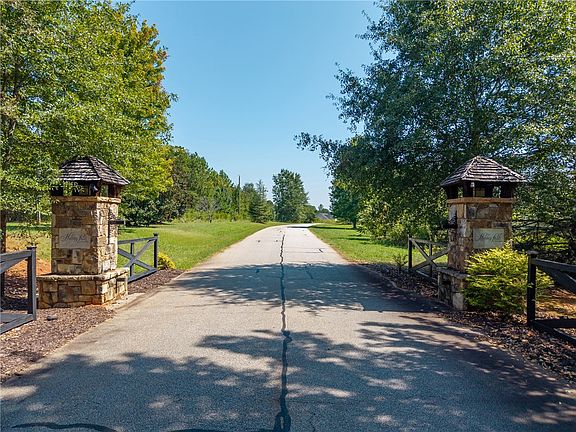 3rd image of 41 Hidden Falls Dr