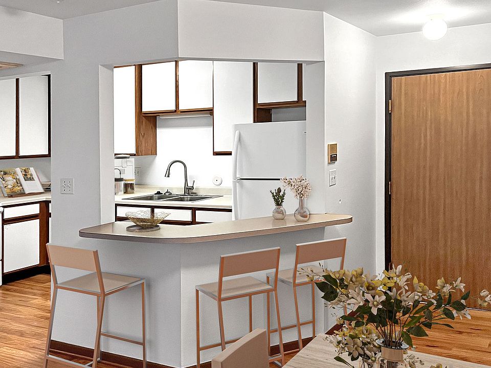 1st image of 644 Stonehaven Dr #2B-2Ba-816Sqft