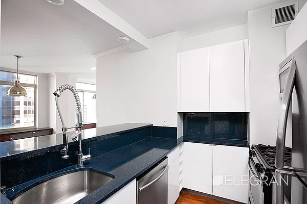 Sold by (Legacy) Elegran | media 17