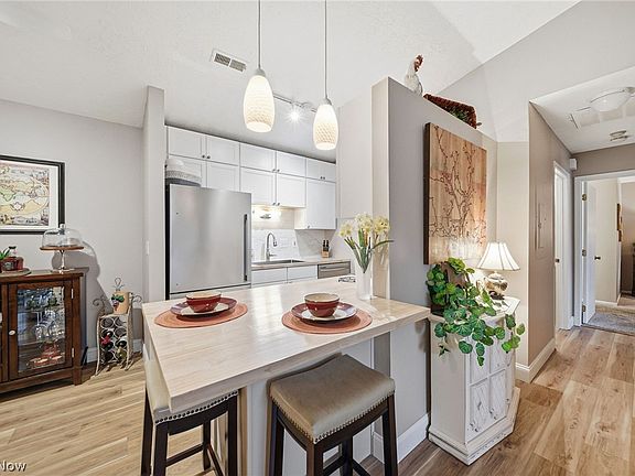 3rd image of 35375 Greenwich Ave