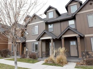 413 NW 25th St, Redmond, OR 97756