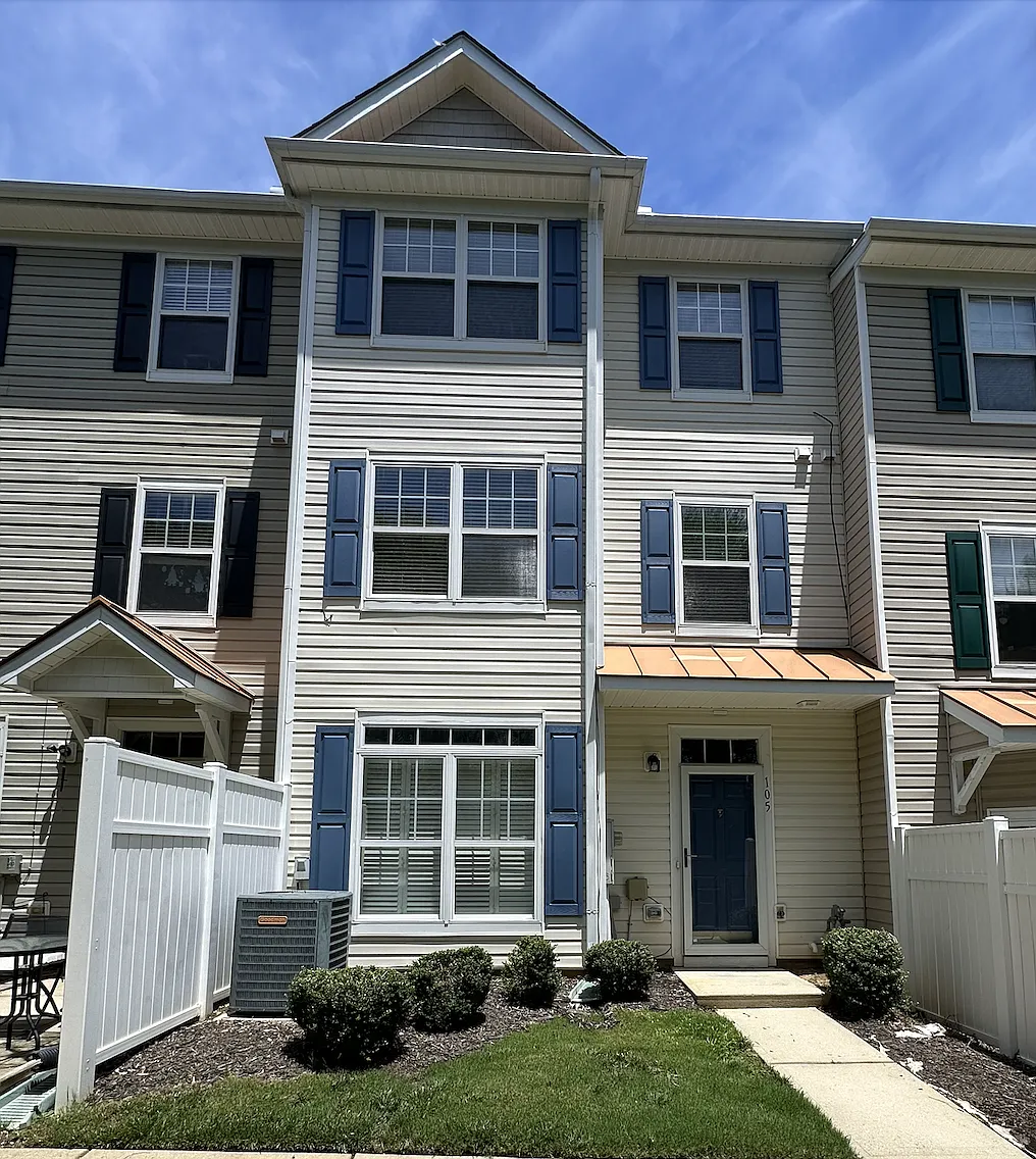 3 bed, 2.5 bath, 1740 sqft, $1,695 — Photo 1