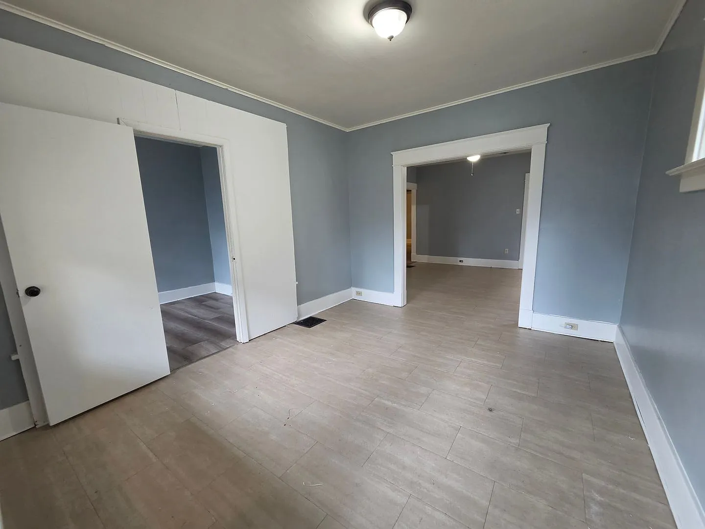 Lower 3 bedroom east side — Photo 2