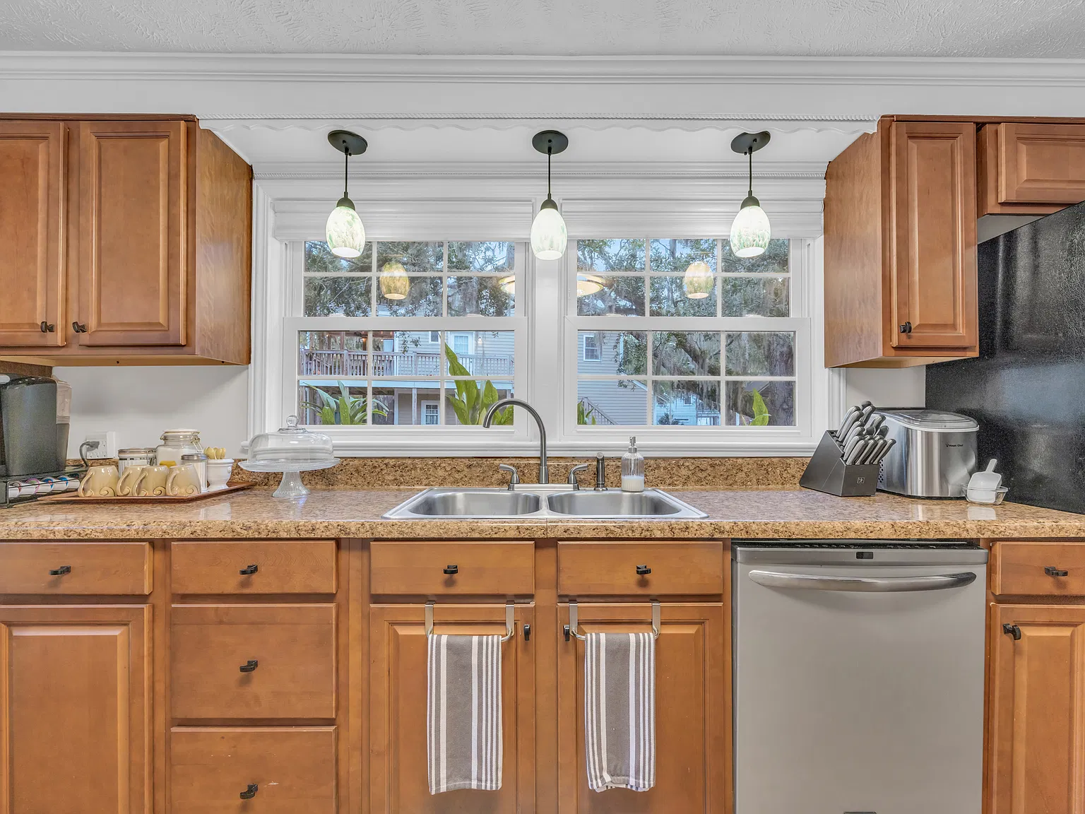 2 bed, 1196 sqft, $2,250 — Photo 4