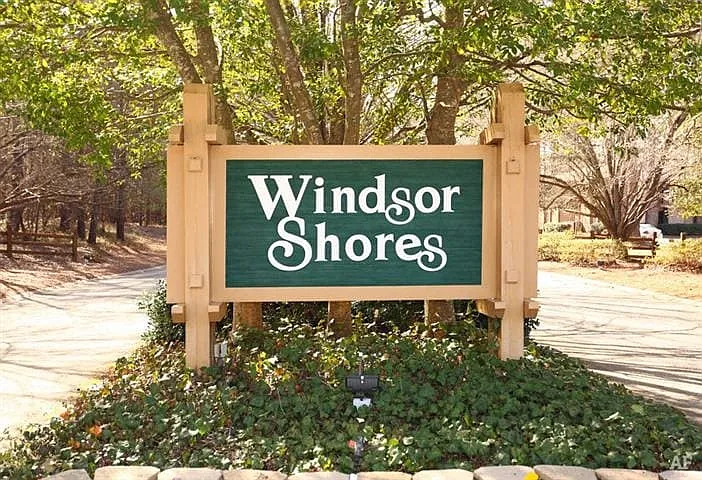 Windsor Shores — Photo 2