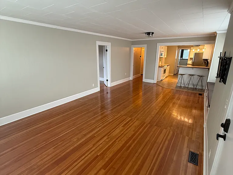 923 S 21st Ave — Photo 4