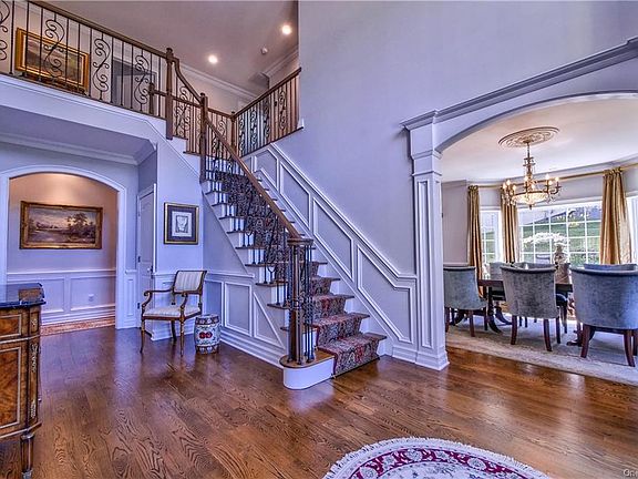 2nd image of 31 Greenwich Ave
