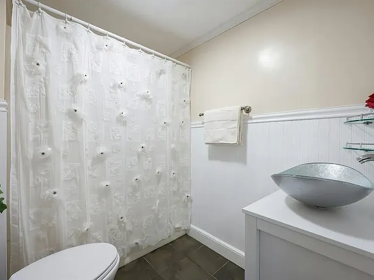 44 S Bedford St — Photo 16
