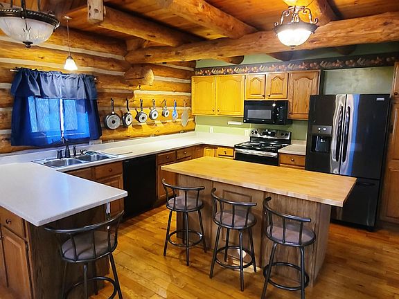 Kitchen with all appliances