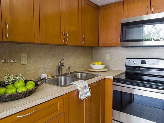 4th image of 1821 Jefferson Ave APT 106