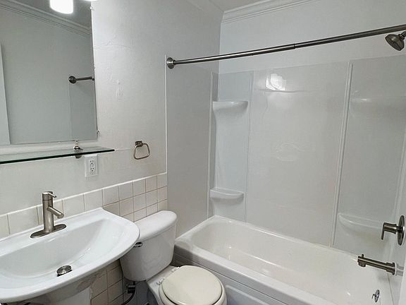 5th image of 1900 Clinton Ave #1906-103