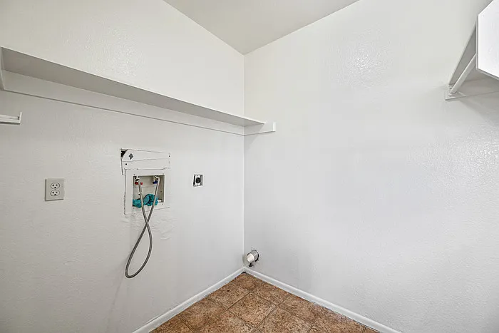 11102 W Turney Ave — Photo 10