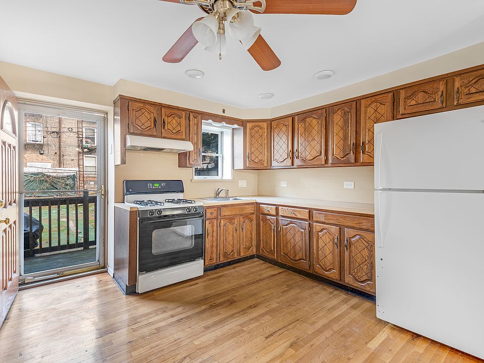 1st image of 153 President St #1