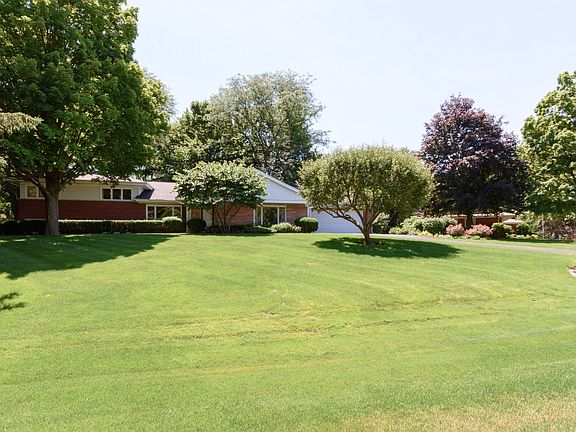 Very long driveway. So much space in the garage. 30ft long.