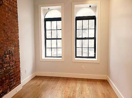 3rd image of 385 Woodbine St #1R
