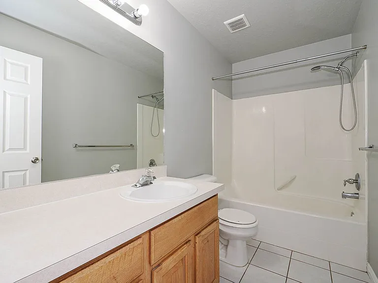 537 N 400 W — Photo 16