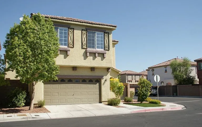 5010 Whispy Breeze Ave — Photo 2
