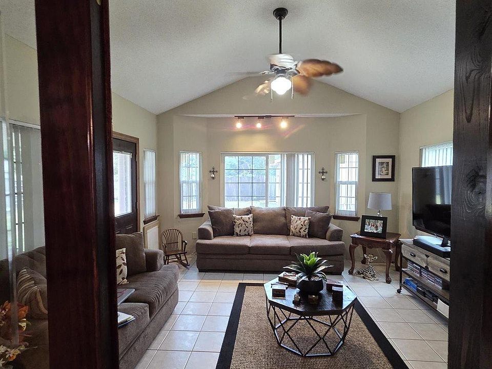 2nd image of 7201 Mier Henry Rd
