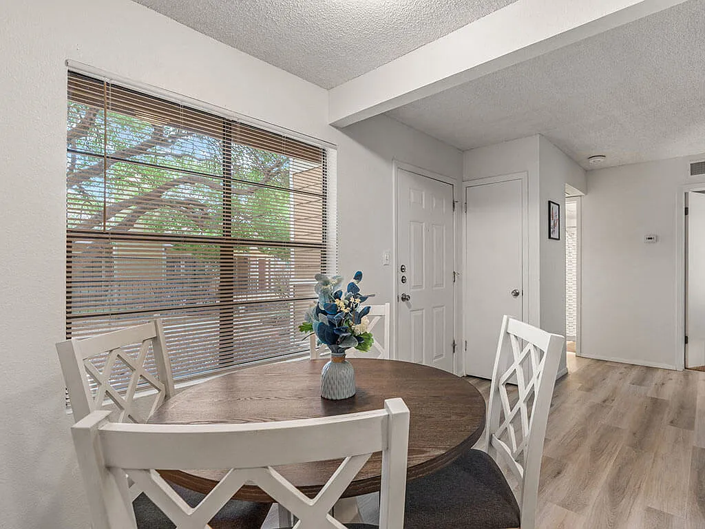 Saddlecreek Apartments — Photo 1