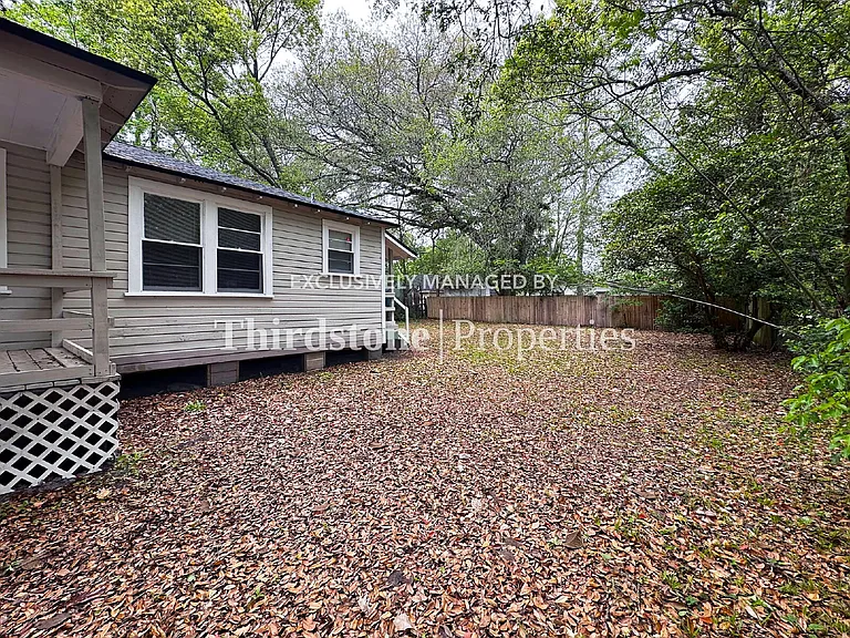 2913 W 2nd St — Photo 16