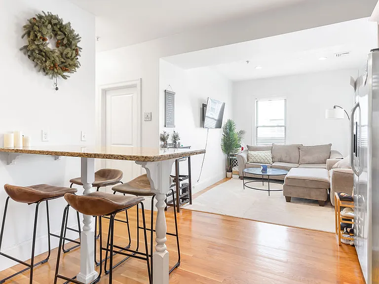 142 Boston St #3 — Photo 11