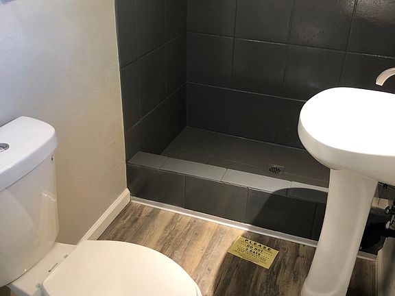 4th image of 1218 31st St APT B
