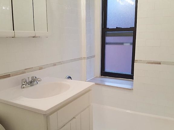 3rd image of 401 E 82nd St APT 4A