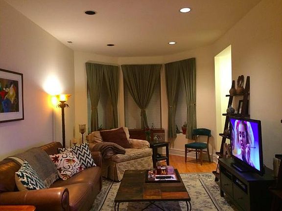 2nd image of 3233 N Wilton Ave #1