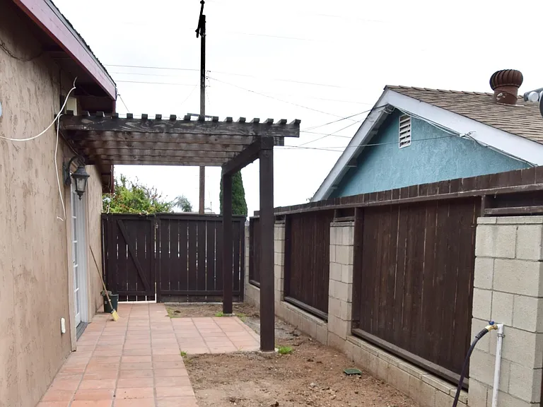 Side Yard w/ Pergola