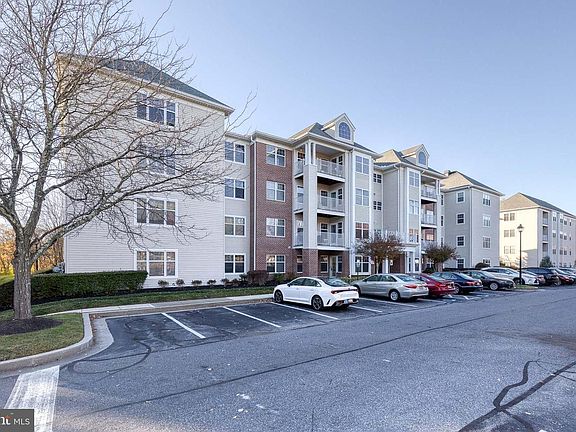 3rd image of 4500 Chaucer Way Unit 202
