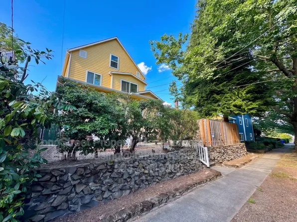 2625 NE Clackamas St #4, Portland, OR 97232