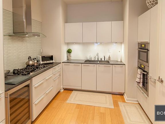 5th image of 415 Greenwich St APT 7E