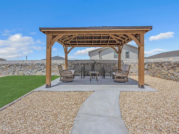 5th image of 553 Oakmont Pl