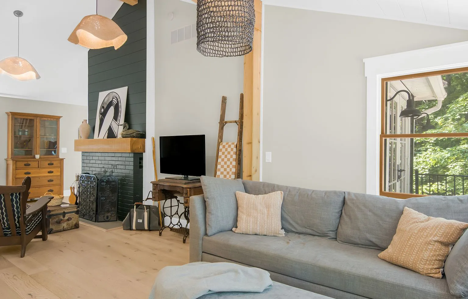 Beautifully Remodeled Furnished Rental on Arbutus Lake — Photo 4