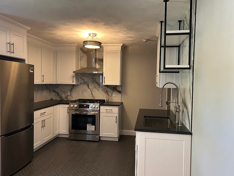 18 Ashcroft St #301 — Photo 5