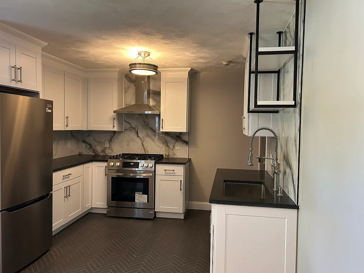 Building Photo - 18 Ashcroft St #301