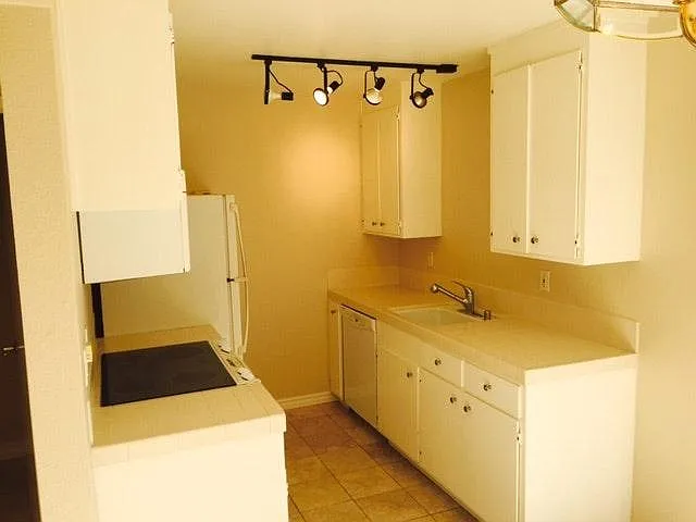 7555 Sunset Way #18 — Photo 4