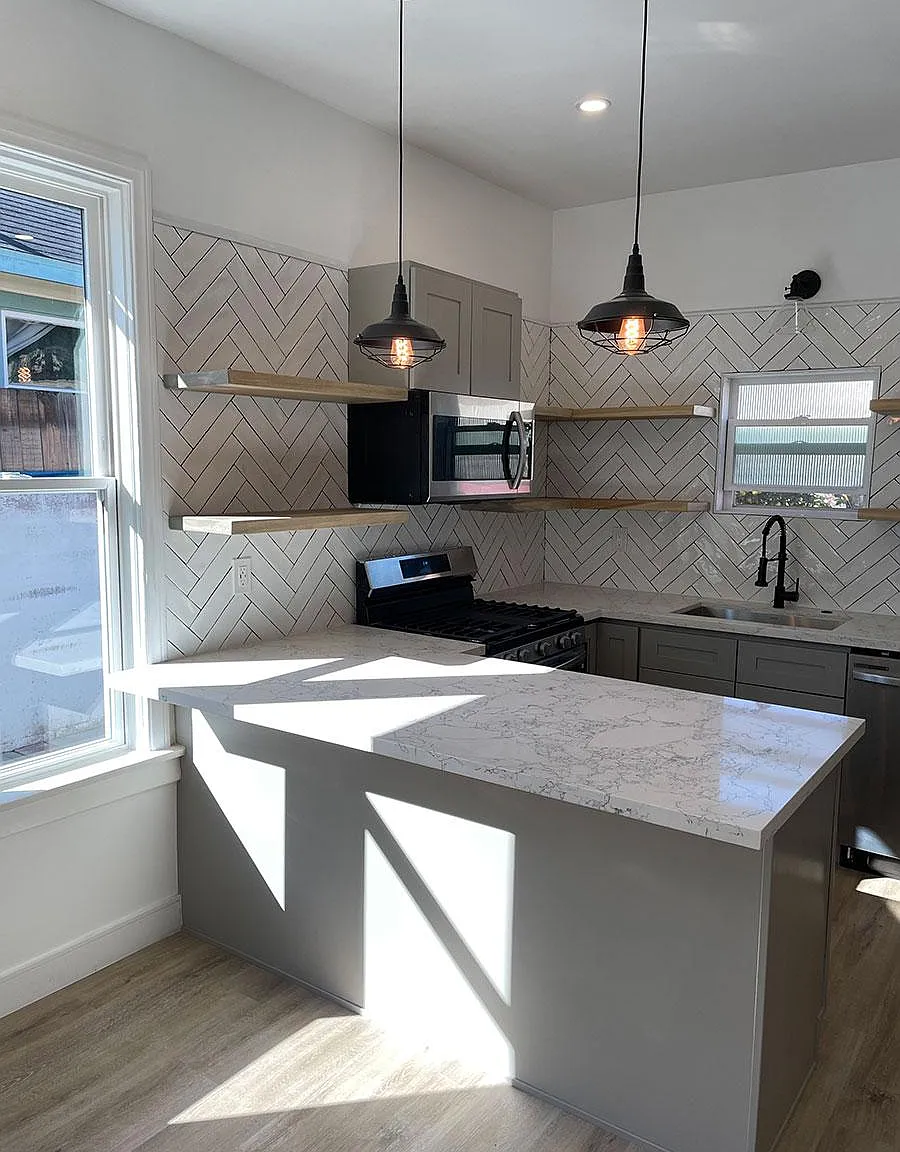 2 bed, 700 sqft, $2,500 — Photo 1