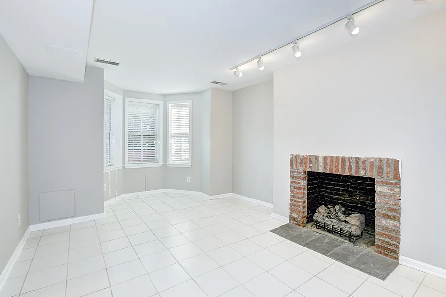 Bright & Beautiful Shaw English Basement! Solar Powered - All Utilities Included! — Photo 3