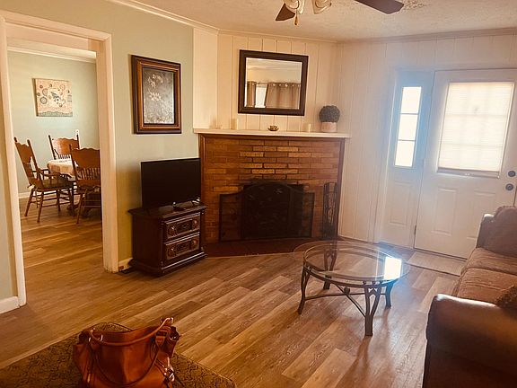 Cozy working fireplace for cold winter nights!