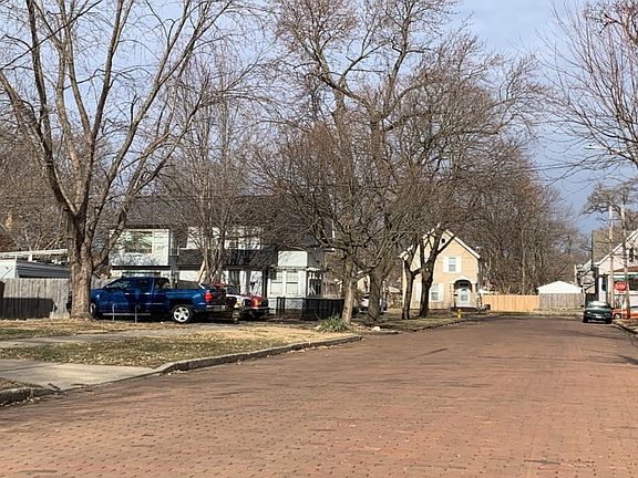 5th image of 2400 N Delaware Ave