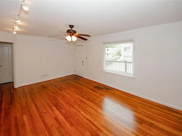895 Durant Pl NE — Photo 6